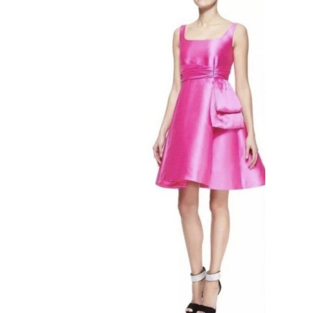 Kate Spade Fuscia  Size 6 Structured Front Plunge & Bow Cocktail Dress. FLAW